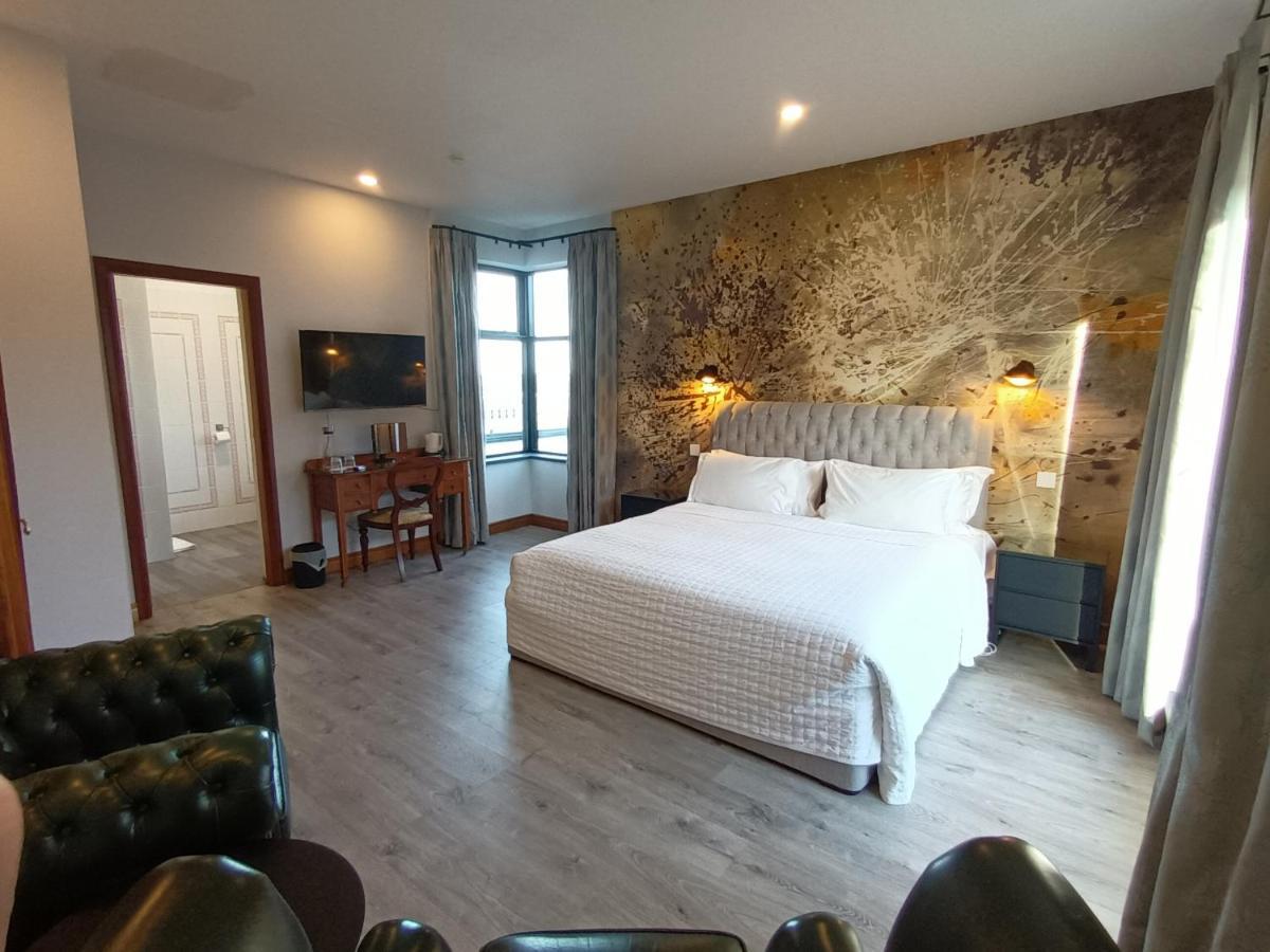 Doppelzimmer mit Kingsize-Bett